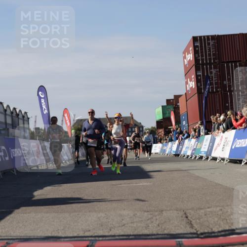 03.10.2025 - Köhlbrandbrückenlauf Jannik Wohlers http://msf.ph/oto/9122132 03.10.2025 13:39:11 Ziel 4531, 5111, 5766 meine-sportfotos.de