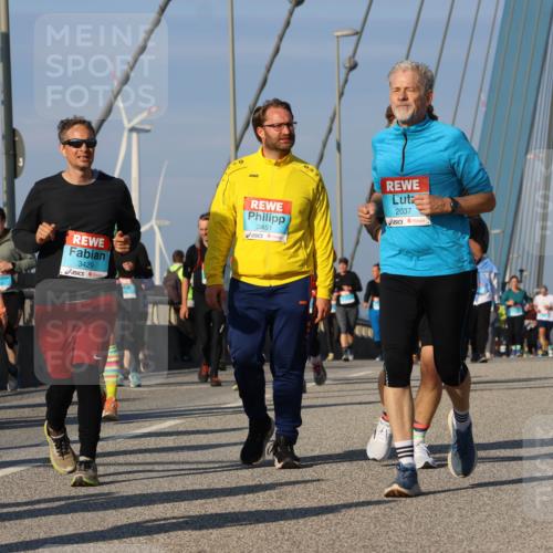03.10.2025 - Köhlbrandbrückenlauf Strokosch-Dieckow http://msf.ph/oto/9122133 03.10.2025 09:58:51 Position 2 3429, 3451, 2037 meine-sportfotos.de