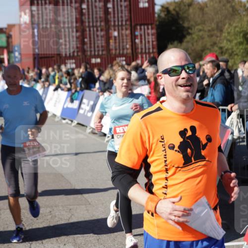 03.10.2025 - Köhlbrandbrückenlauf Jannik Wohlers http://msf.ph/oto/9122135 03.10.2025 13:05:01 Ziel 4098, 4175, 4217, 4240, 4256, 4751, 5670, 5785, 5951, 5952, 6561, 6719 meine-sportfotos.de