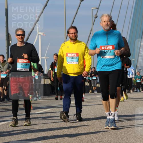 03.10.2025 - Köhlbrandbrückenlauf Strokosch-Dieckow http://msf.ph/oto/9122142 03.10.2025 09:58:51 Position 2 3429, 3451, 2037, 1824 meine-sportfotos.de