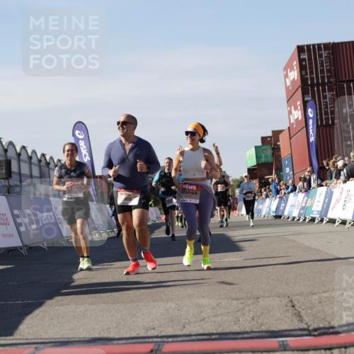 03.10.2025 - Köhlbrandbrückenlauf Jannik Wohlers http://msf.ph/oto/9122159 03.10.2025 13:39:14 Ziel 4531, 5111, 5766, 5988, 5989 meine-sportfotos.de