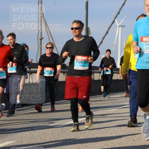 03.10.2025 - Köhlbrandbrückenlauf Strokosch-Dieckow http://msf.ph/oto/9122161 03.10.2025 09:58:52 Position 2 2655, 1781, 3429, 2037 meine-sportfotos.de