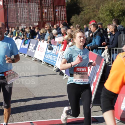 03.10.2025 - Köhlbrandbrückenlauf Jannik Wohlers http://msf.ph/oto/9122162 03.10.2025 13:05:02 Ziel 4098, 4175, 4217, 4240, 4256, 4751, 5670, 5785, 5951, 5952, 6561, 6719 meine-sportfotos.de