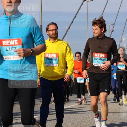 03.10.2025 - Köhlbrandbrückenlauf Strokosch-Dieckow http://msf.ph/oto/9122165 03.10.2025 09:58:54 Position 2 34, 2037, 3451, 3452, 3670, 1824 meine-sportfotos.de
