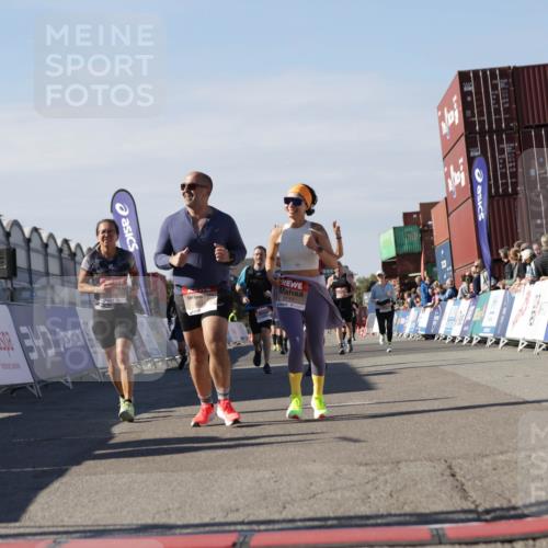 03.10.2025 - Köhlbrandbrückenlauf Jannik Wohlers http://msf.ph/oto/9122166 03.10.2025 13:39:14 Ziel 4531, 5111, 5766, 5988, 5989 meine-sportfotos.de