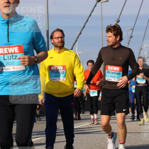 03.10.2025 - Köhlbrandbrückenlauf Strokosch-Dieckow http://msf.ph/oto/9122167 03.10.2025 09:58:54 Position 2 2037, 3451, 3452, 1824 meine-sportfotos.de