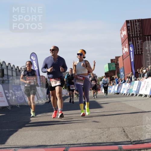 03.10.2025 - Köhlbrandbrückenlauf Jannik Wohlers http://msf.ph/oto/9122170 03.10.2025 13:39:14 Ziel 4531, 5111, 5766, 5988, 5989 meine-sportfotos.de