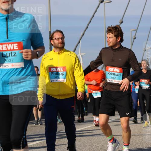 03.10.2025 - Köhlbrandbrückenlauf Strokosch-Dieckow http://msf.ph/oto/9122171 03.10.2025 09:58:54 Position 2 2037, 3451, 3452, 1824 meine-sportfotos.de