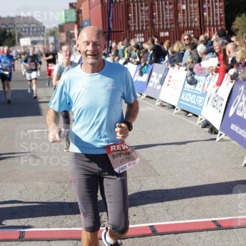 03.10.2025 - Köhlbrandbrückenlauf Jannik Wohlers http://msf.ph/oto/9122173 03.10.2025 13:05:02 Ziel 4098, 4175, 4217, 4240, 4256, 4751, 5670, 5785, 5951, 5952, 6561, 6719 meine-sportfotos.de