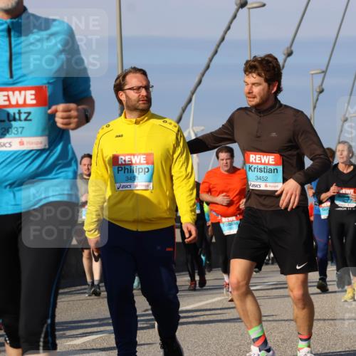 03.10.2025 - Köhlbrandbrückenlauf Strokosch-Dieckow http://msf.ph/oto/9122175 03.10.2025 09:58:54 Position 2 2037, 3451, 00, 3452, 1824 meine-sportfotos.de