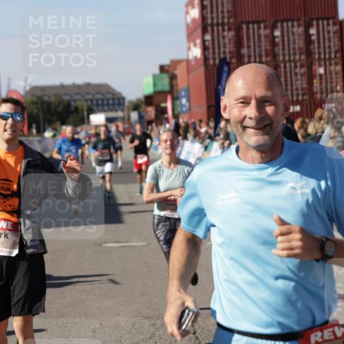 03.10.2025 - Köhlbrandbrückenlauf Jannik Wohlers http://msf.ph/oto/9122182 03.10.2025 13:05:03 Ziel 4098, 4175, 4217, 4240, 4256, 4751, 5670, 5785, 5951, 5952, 6561, 6719 meine-sportfotos.de