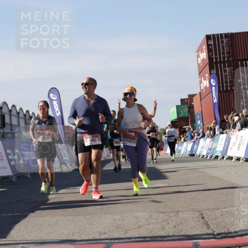 03.10.2025 - Köhlbrandbrückenlauf Jannik Wohlers http://msf.ph/oto/9122186 03.10.2025 13:39:14 Ziel 4531, 5111, 5766, 5988, 5989 meine-sportfotos.de
