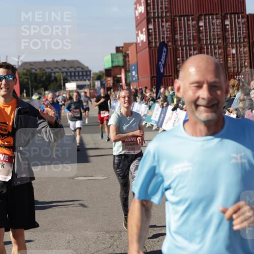 03.10.2025 - Köhlbrandbrückenlauf Jannik Wohlers http://msf.ph/oto/9122194 03.10.2025 13:05:03 Ziel 4098, 4175, 4217, 4240, 4256, 4751, 5670, 5785, 5951, 5952, 6561, 6719 meine-sportfotos.de