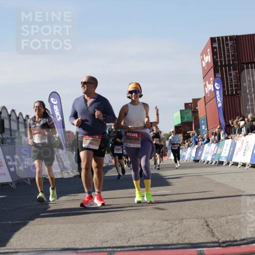 03.10.2025 - Köhlbrandbrückenlauf Jannik Wohlers http://msf.ph/oto/9122197 03.10.2025 13:39:15 Ziel 4531, 4789, 5111, 5766, 5988, 5989 meine-sportfotos.de