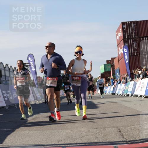 03.10.2025 - Köhlbrandbrückenlauf Jannik Wohlers http://msf.ph/oto/9122206 03.10.2025 13:39:15 Ziel 4531, 4789, 5111, 5766, 5988, 5989 meine-sportfotos.de