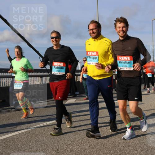 03.10.2025 - Köhlbrandbrückenlauf Strokosch-Dieckow http://msf.ph/oto/9122209 03.10.2025 09:58:58 Position 2 3429, 3451, 3452 meine-sportfotos.de