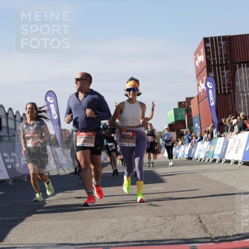 03.10.2025 - Köhlbrandbrückenlauf Jannik Wohlers http://msf.ph/oto/9122211 03.10.2025 13:39:15 Ziel 4531, 4789, 5111, 5766, 5988, 5989 meine-sportfotos.de