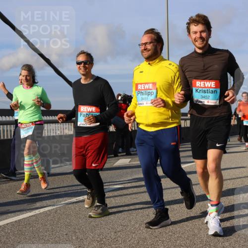 03.10.2025 - Köhlbrandbrückenlauf Strokosch-Dieckow http://msf.ph/oto/9122218 03.10.2025 09:58:58 Position 2 3451, 3452 meine-sportfotos.de