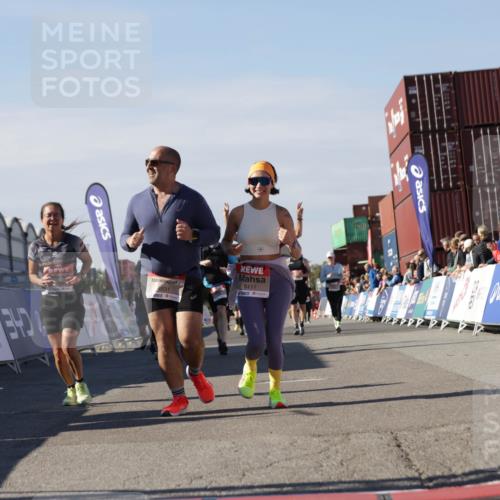 03.10.2025 - Köhlbrandbrückenlauf Jannik Wohlers http://msf.ph/oto/9122219 03.10.2025 13:39:15 Ziel 4531, 4789, 5111, 5766, 5988, 5989 meine-sportfotos.de