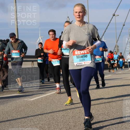 03.10.2025 - Köhlbrandbrückenlauf Strokosch-Dieckow http://msf.ph/oto/9122228 03.10.2025 09:58:59 Position 2 2325, 2326, 2163, 3670, 1824 meine-sportfotos.de