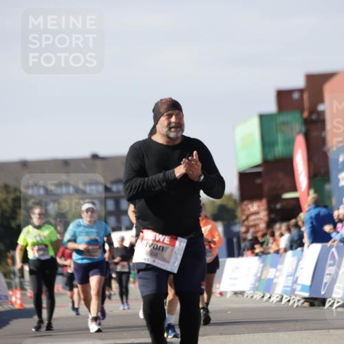 03.10.2025 - Köhlbrandbrückenlauf Jannik Wohlers http://msf.ph/oto/9122235 03.10.2025 13:39:43 Ziel 4621, 5176, 5508 meine-sportfotos.de