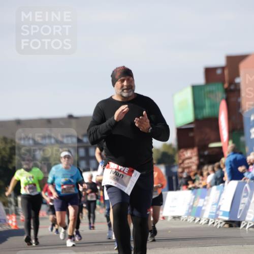 03.10.2025 - Köhlbrandbrückenlauf Jannik Wohlers http://msf.ph/oto/9122245 03.10.2025 13:39:43 Ziel 4621, 5176, 5508 meine-sportfotos.de