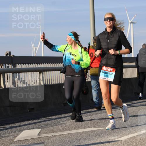 03.10.2025 - Köhlbrandbrückenlauf Strokosch-Dieckow http://msf.ph/oto/9122251 03.10.2025 09:59:04 Position 2 0, 2845 meine-sportfotos.de