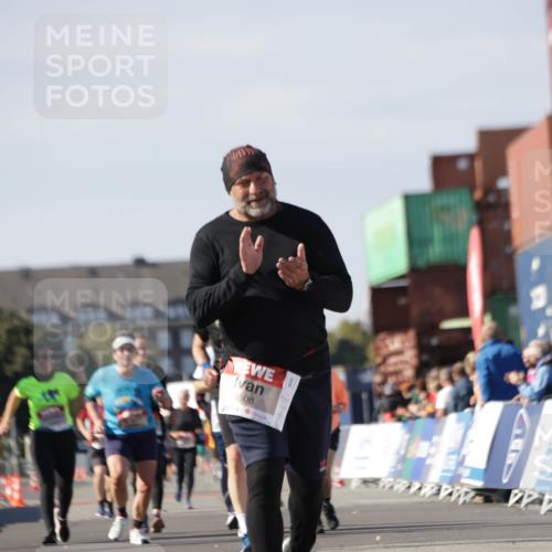 03.10.2025 - Köhlbrandbrückenlauf Jannik Wohlers http://msf.ph/oto/9122252 03.10.2025 13:39:43 Ziel 4621, 5176, 5508 meine-sportfotos.de