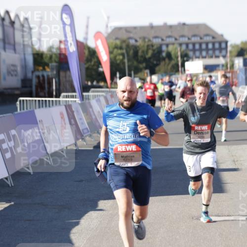 03.10.2025 - Köhlbrandbrückenlauf Jannik Wohlers http://msf.ph/oto/9122256 03.10.2025 13:05:05 Ziel 4098, 4175, 4217, 4240, 4256, 4490, 4585, 4751, 5670, 5785, 5951, 5952, 6561, 6719 meine-sportfotos.de