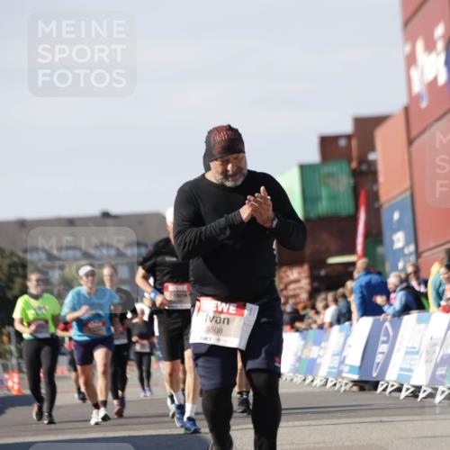 03.10.2025 - Köhlbrandbrückenlauf Jannik Wohlers http://msf.ph/oto/9122258 03.10.2025 13:39:43 Ziel 4621, 5176, 5508 meine-sportfotos.de