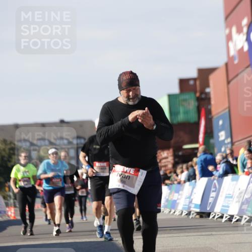 03.10.2025 - Köhlbrandbrückenlauf Jannik Wohlers http://msf.ph/oto/9122264 03.10.2025 13:39:43 Ziel 4621, 5176, 5508 meine-sportfotos.de