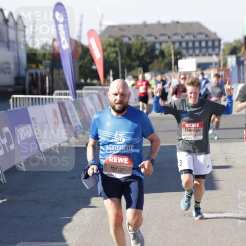 03.10.2025 - Köhlbrandbrückenlauf Jannik Wohlers http://msf.ph/oto/9122266 03.10.2025 13:05:05 Ziel 4098, 4175, 4217, 4240, 4256, 4490, 4585, 4751, 5670, 5785, 5951, 5952, 6561, 6719 meine-sportfotos.de