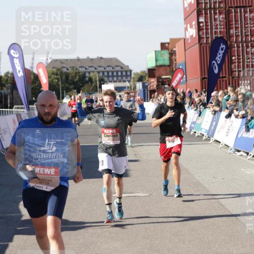 03.10.2025 - Köhlbrandbrückenlauf Jannik Wohlers http://msf.ph/oto/9122280 03.10.2025 13:05:06 Ziel 4098, 4175, 4217, 4256, 4490, 4585, 4751, 5670, 5785, 5951, 5952, 6561, 6719 meine-sportfotos.de