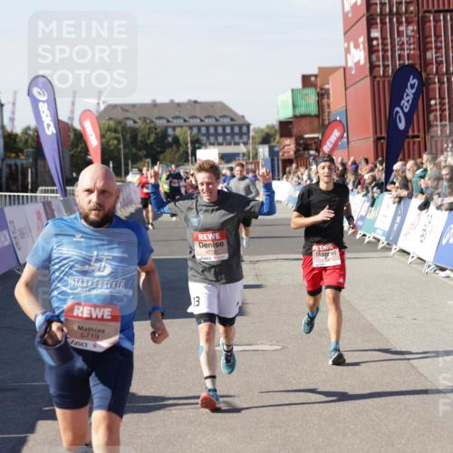 03.10.2025 - Köhlbrandbrückenlauf Jannik Wohlers http://msf.ph/oto/9122288 03.10.2025 13:05:06 Ziel 4098, 4175, 4217, 4256, 4490, 4585, 4751, 5670, 5785, 5951, 5952, 6561, 6719 meine-sportfotos.de