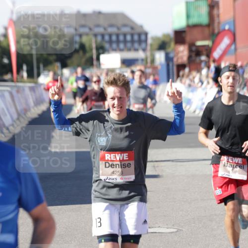 03.10.2025 - Köhlbrandbrückenlauf Jannik Wohlers http://msf.ph/oto/9122293 03.10.2025 13:05:07 Ziel 4098, 4175, 4217, 4256, 4490, 4585, 4751, 5670, 5785, 5951, 5952, 6561, 6719 meine-sportfotos.de