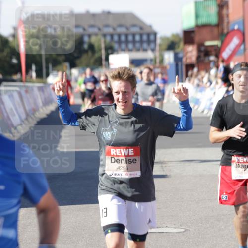 03.10.2025 - Köhlbrandbrückenlauf Jannik Wohlers http://msf.ph/oto/9122297 03.10.2025 13:05:07 Ziel 4098, 4175, 4217, 4256, 4490, 4585, 4751, 5670, 5785, 5951, 5952, 6561, 6719 meine-sportfotos.de
