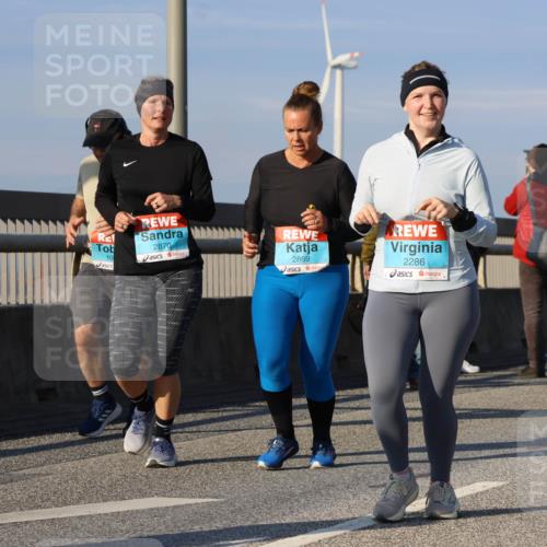 03.10.2025 - Köhlbrandbrückenlauf Strokosch-Dieckow http://msf.ph/oto/9122303 03.10.2025 09:59:10 Position 2 10, 2870, 2869, 2286 meine-sportfotos.de