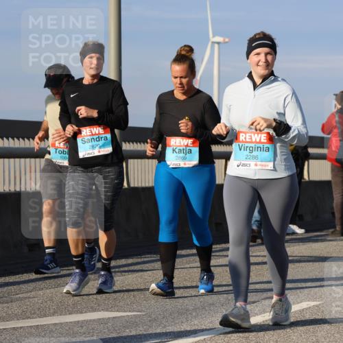 03.10.2025 - Köhlbrandbrückenlauf Strokosch-Dieckow http://msf.ph/oto/9122305 03.10.2025 09:59:10 Position 2 1004, 2870, 2869, 2286 meine-sportfotos.de