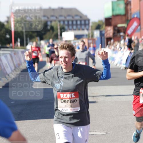 03.10.2025 - Köhlbrandbrückenlauf Jannik Wohlers http://msf.ph/oto/9122317 03.10.2025 13:05:07 Ziel 4098, 4175, 4217, 4256, 4490, 4585, 4751, 5670, 5785, 5951, 5952, 6561, 6719 meine-sportfotos.de