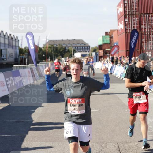 03.10.2025 - Köhlbrandbrückenlauf Jannik Wohlers http://msf.ph/oto/9122325 03.10.2025 13:05:08 Ziel 4098, 4175, 4217, 4256, 4490, 4585, 4751, 5670, 5785, 5951, 5952, 6561, 6719 meine-sportfotos.de