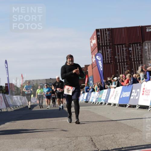 03.10.2025 - Köhlbrandbrückenlauf Jannik Wohlers http://msf.ph/oto/9122330 03.10.2025 13:39:44 Ziel 4621, 5176, 5508 meine-sportfotos.de