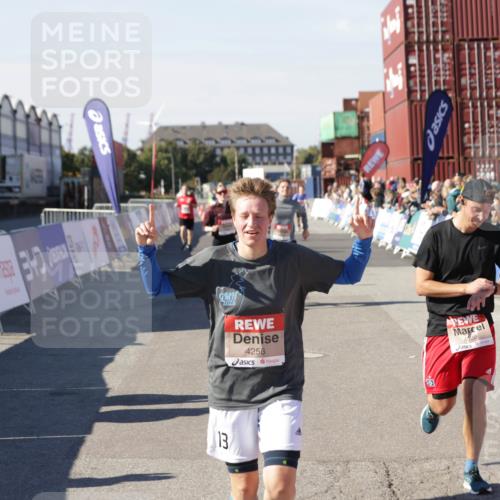 03.10.2025 - Köhlbrandbrückenlauf Jannik Wohlers http://msf.ph/oto/9122335 03.10.2025 13:05:08 Ziel 4098, 4175, 4217, 4256, 4490, 4585, 4751, 5670, 5785, 5951, 5952, 6561, 6719 meine-sportfotos.de