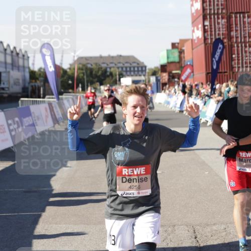 03.10.2025 - Köhlbrandbrückenlauf Jannik Wohlers http://msf.ph/oto/9122360 03.10.2025 13:05:08 Ziel 4098, 4175, 4217, 4256, 4490, 4585, 4751, 5670, 5785, 5951, 5952, 6561, 6719 meine-sportfotos.de