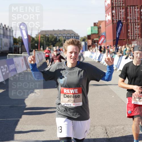 03.10.2025 - Köhlbrandbrückenlauf Jannik Wohlers http://msf.ph/oto/9122371 03.10.2025 13:05:08 Ziel 4098, 4175, 4217, 4256, 4490, 4585, 4751, 5670, 5785, 5951, 5952, 6561, 6719 meine-sportfotos.de