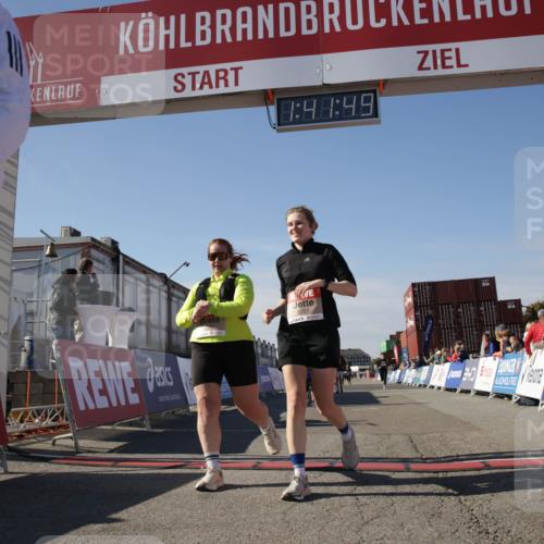 03.10.2025 - Köhlbrandbrückenlauf Jannik Wohlers http://msf.ph/oto/9122374 03.10.2025 13:41:50 Ziel 5193, 5232, 5250, 5257, 5315 meine-sportfotos.de
