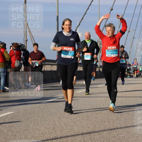 03.10.2025 - Köhlbrandbrückenlauf Strokosch-Dieckow http://msf.ph/oto/9122376 03.10.2025 09:59:21 Position 2 3161, 3142, 08, 3604 meine-sportfotos.de