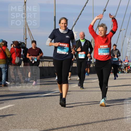 03.10.2025 - Köhlbrandbrückenlauf Strokosch-Dieckow http://msf.ph/oto/9122379 03.10.2025 09:59:21 Position 2 3161, 3142, 08, 3604, 50, 00 meine-sportfotos.de