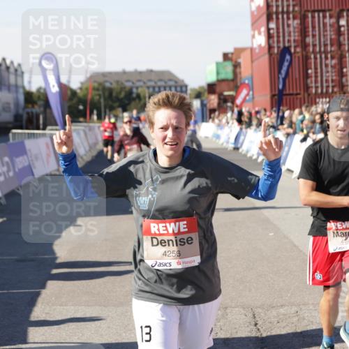03.10.2025 - Köhlbrandbrückenlauf Jannik Wohlers http://msf.ph/oto/9122381 03.10.2025 13:05:08 Ziel 4098, 4175, 4217, 4256, 4490, 4585, 4751, 5670, 5785, 5951, 5952, 6561, 6719 meine-sportfotos.de