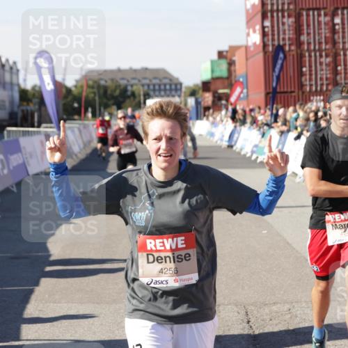 03.10.2025 - Köhlbrandbrückenlauf Jannik Wohlers http://msf.ph/oto/9122388 03.10.2025 13:05:08 Ziel 4098, 4175, 4217, 4256, 4490, 4585, 4751, 5670, 5785, 5951, 5952, 6561, 6719 meine-sportfotos.de