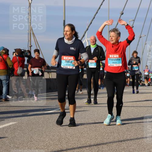 03.10.2025 - Köhlbrandbrückenlauf Strokosch-Dieckow http://msf.ph/oto/9122389 03.10.2025 09:59:21 Position 2 3161, 3604, 08, 3142 meine-sportfotos.de